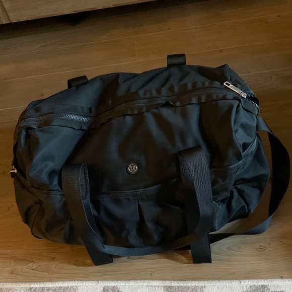 Lululemon All Day Duffel weekend gym bag black